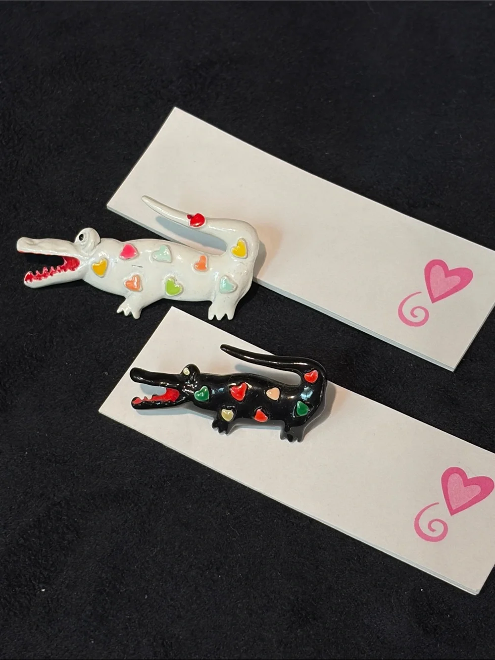 Heart Accent Alligator Brooches- Black & White